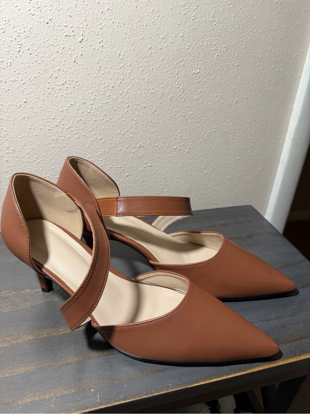 Source Unknown Brown Pointed-Toe Mary Jane Heels size 10.5